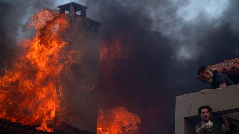 Τουρκία: Μεγάλη πυρκαγιά στα Δαρδανέλλια — Διακόπηκε η ναυσιπλοΐα στα Στενά
