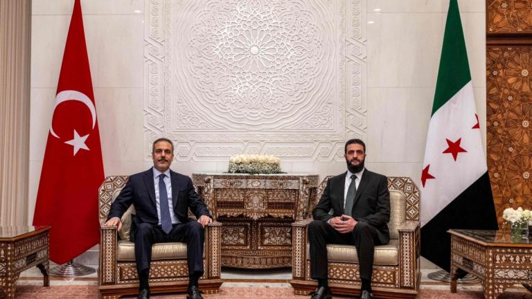 Στη Δαμασκό ο Χακάν Φιντάν – Συναντήθηκε με τον πρόεδρο της Συρίας, Αχμέντ Αλ Σάρα