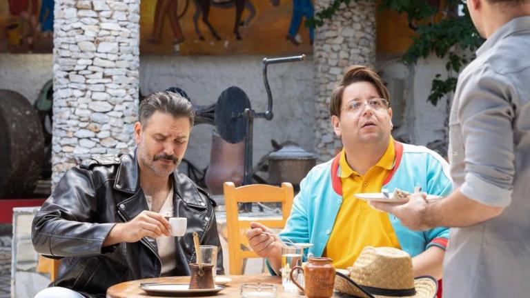 «ΓΙΑΤΙ ΡΕ ΠΑΤΕΡΑ;»: Backstage βίντεο από τα γυρίσματα του trailer