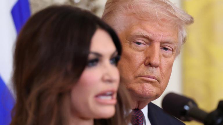 Τραμπ: «Είναι αλήτες και μισούν τη χώρα» οι Δημοκρατικοί που «πάγωσαν» τους διορισμούς των πρεσβευτών