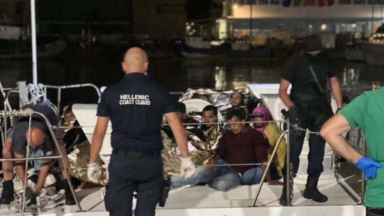Καλαμάτα: Στο λιμάνι 39 μετανάστες που διασώθηκαν στο μεσσηνιακό κόλπο