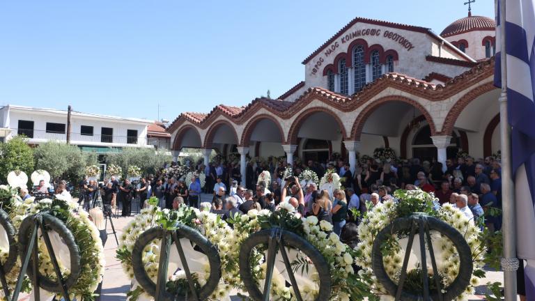 Κηδεία Απόστολου Βεσυρόπουλου — Επικήδειος Μητσοτάκη: «Έφυγε το καλύτερο παιδί, έτσι θα τον θυμόμαστε όλοι»