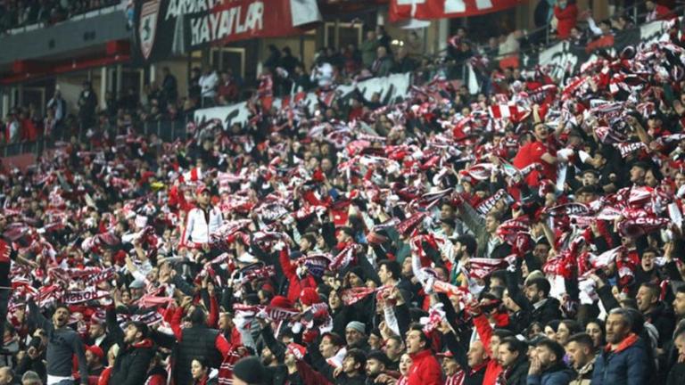 Σαμσουνσπόρ-Παναθηναϊκός: Πανό-πρόκληση από τους Τούρκους με Κεμάλ - Η στάση από Αστυνομία και UEFA (ΦΩΤΟ)