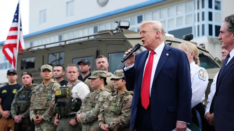 Ο Τραμπ απειλεί να αναπτύξει στρατό στο Σικάγο και τη Νέα Υόρκη – «Οι Εθνοφρουροί στην Ουάσινγκτον σύντομα θα οπλοφορούν»