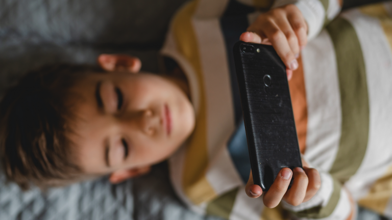 social media ανηλικοι