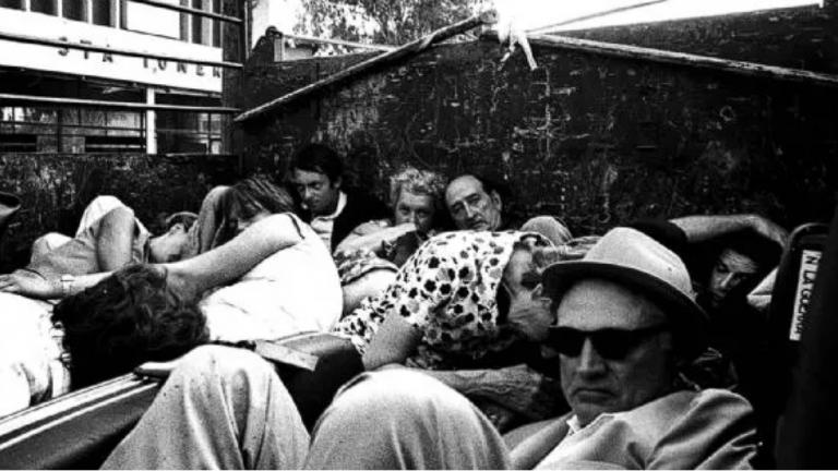 τουρίστες στην Κύπρο κατά την τουρκική εισβολή