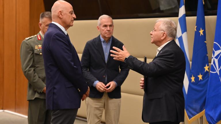 δενδιας και χαμογελο του παιδιου