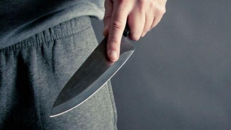 επιθεση με μαχαιρι