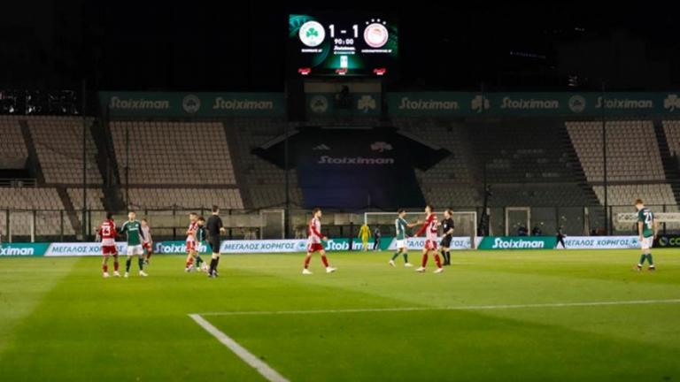 Η ΠΑΕ Παναθηναϊκός προσφεύγει στο Διοικητικό Εφετείο Αθηνών για να αναστείλει την ποινή της μιας αγωνιστικής της ΔΕΑΒ.  Ο αθλητικός νόμος προβλέπει ότι η κύρωση της κρατικής επιτροπής για την αθλητική βία εφαρμόζεται αμέσως (όχι όπως στα πειθαρχικά όργανα του ποδοσφαίρου που ισχύει το πενθήμερο).  Αυτό πρακτικά σημαίνει ότι αν μία ομάδα δεν πετύχει προσωρινή διαταγή αναστολής της ποινής, ο αμέσως επόμενος αγώνας της γίνεται κεκλεισμένων των θυρών.  Άρα μέχρι την εκδίκαση της προσφυγής του Παναθηναϊκού, το ν