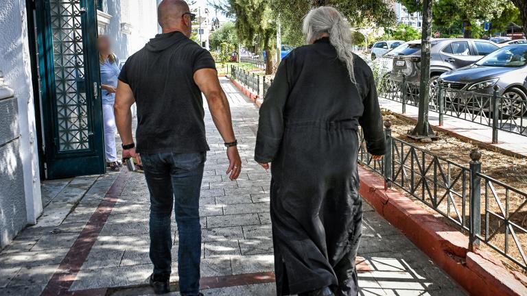 ιερεας μονης καλαματα