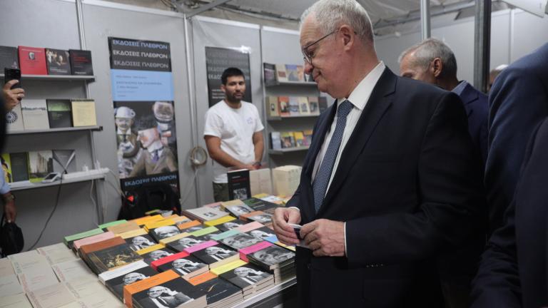 τασουλας σε φεστιβαλ βιβλιου