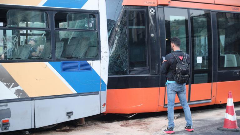 τροχαιο τραμ με λεωφορειο