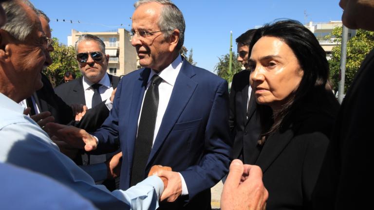 Σε κλίμα συγκίνησης το μνημόσυνο για τις 40 ημέρες από τον θάνατό της Λένας Σαμαρά