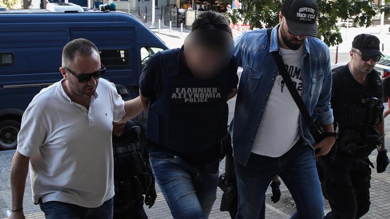 δολοφονος χαριλαου