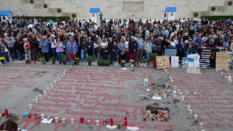 Συγκέντρωση αλληλεγγύης στον Πάνο Ρούτσι στην πλατεία Συντάγματος - «Θα φτάσω μέχρι τέλους»