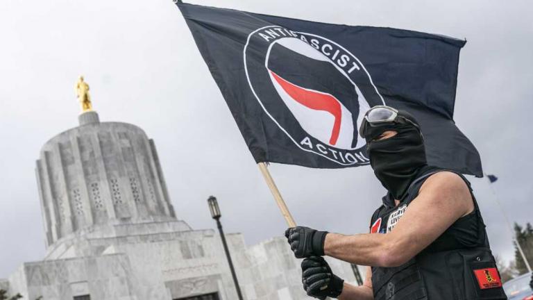 Τραμπ: Υπεγραψε διάταγμα που χαρακτηρίζει την Antifa «τρομοκρατική οργάνωση»