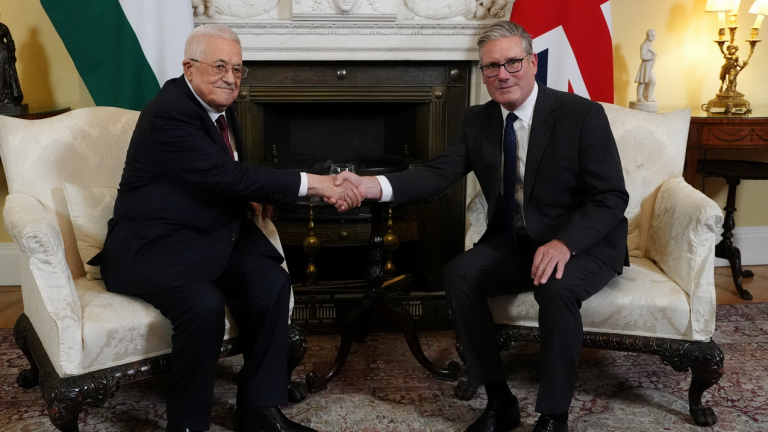 Βρετανία: Συνάντηση του προέδρου της Παλαιστινιακής αρχής Μαχμούντ Αμπάς με τον Κιρ Σταρμερ