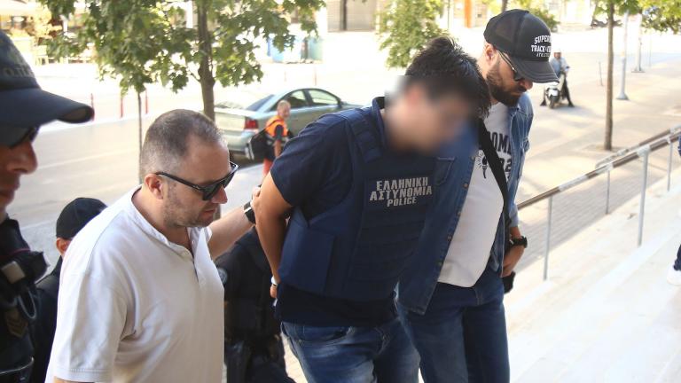 αδελφοκτονια χαριλαου