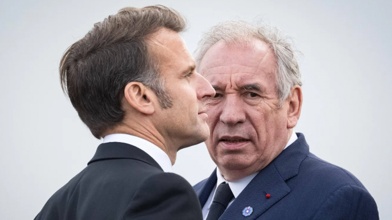 Σε πολιτική κρίση η Γαλλία μετά την πτώση της κυβέρνησης: Ποιες οι επόμενες κινήσεις Μπαϊρού, τι μελετά ο Μακρόν