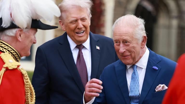 Βρετανία: Θερμή υποδοχή στον Ντόναλντ Τραμπ και τη Μελάνια από τον Κάρολο στο κάστρο του Ουίνδσορ