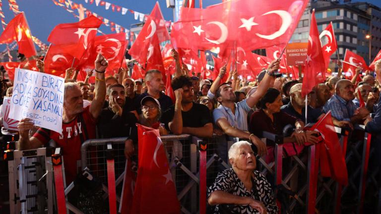 Τουρκία: Δεκάδες χιλιάδες πολίτες σε διαδήλωση του Ρεπουμπλικανικού Λαϊκού Κόμματος στην Αγκυρα