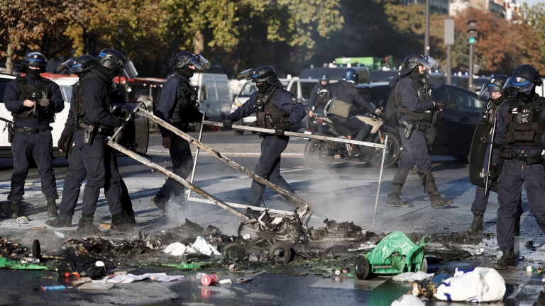 Γαλλία: Δεκάδες συλλήψεις σε αντικυβερνητικές διαδηλώσεις - Επεισόδια σε Παρίσι και Μασσαλία