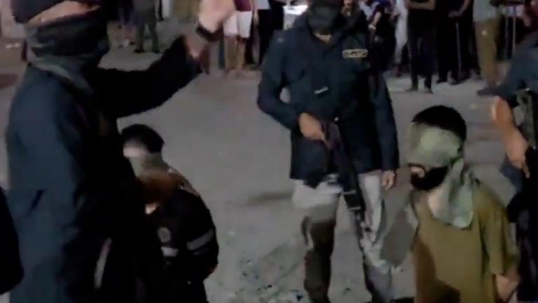 Σοκαριστικό βίντεο από την εκτέλεση τριών Παλαιστινίων από τη Χαμάς στους δρόμους της Γάζας