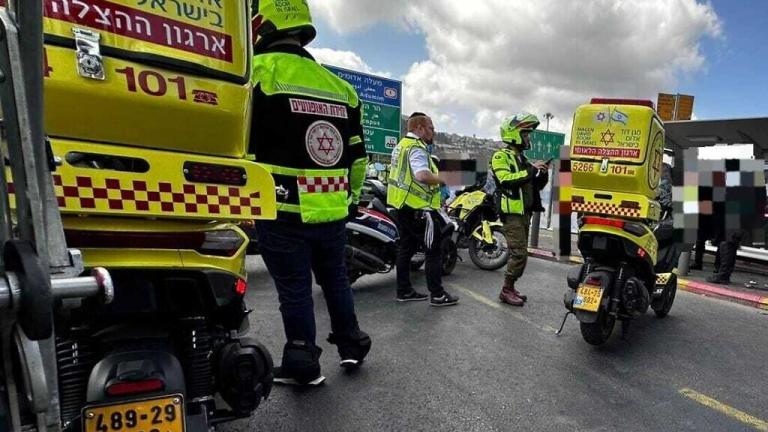 Ένοπλη επίθεση στην ανατολική Ιερουσαλήμ: Σε κρίσιμη κατάσταση τραυματίες – «Εξουδετερώθηκαν δύο τρομοκράτες»