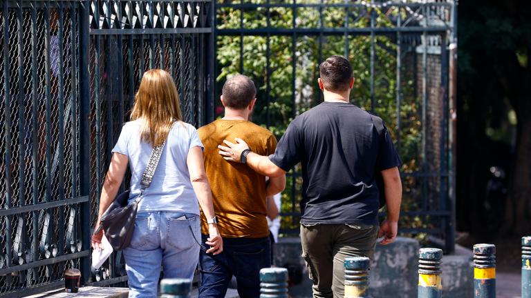 42 χρονος μαστροπος