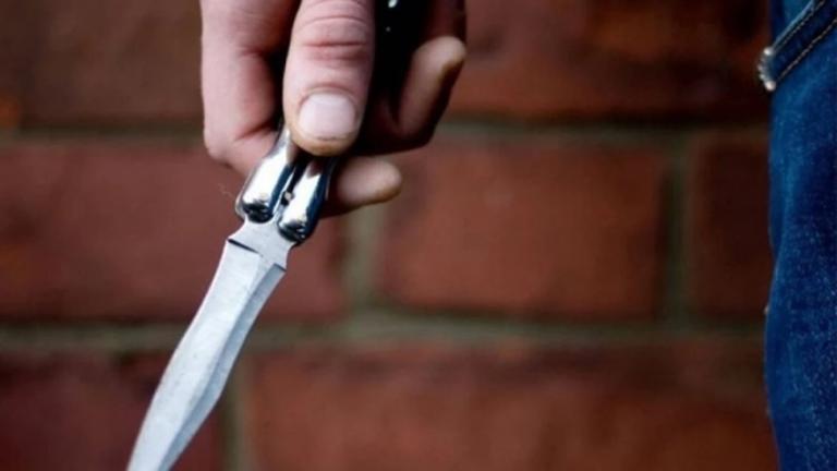 επιθεση με μαχαιρι