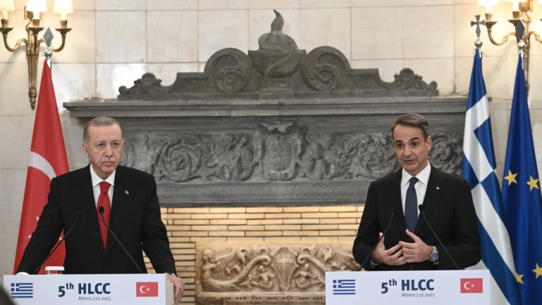 Η «μπαμπεσιά» στη Νέα Υόρκη και το δίλημμα της Αθήνας για «ταραγμένα νερά» ή «ελεγχόμενη ένταση»