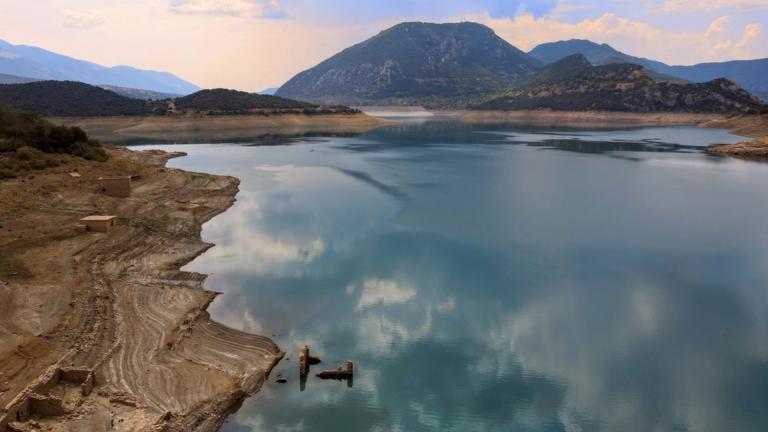λιμνη μόρνου