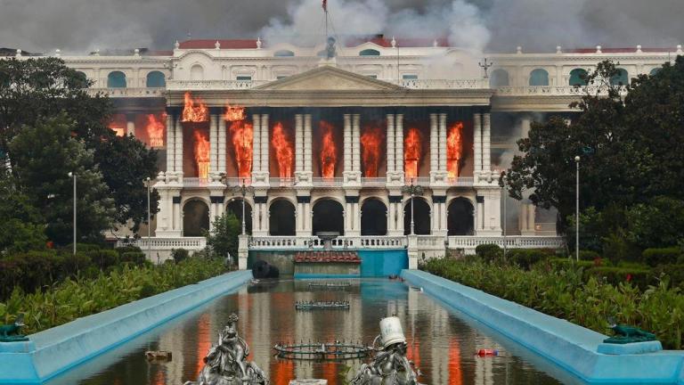 Άγριες ταραχές στο Νεπάλ — Τι πυροδότησε την αντικυβερνητική εξέγερση