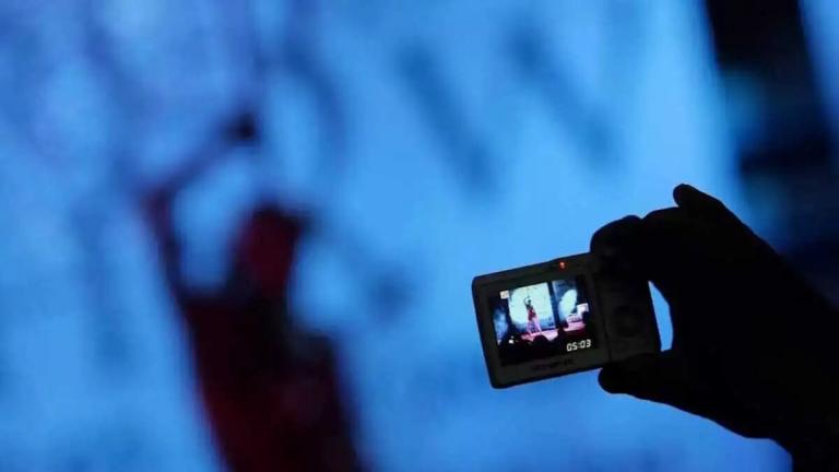 εκδιδοταν ιντερνιτικα