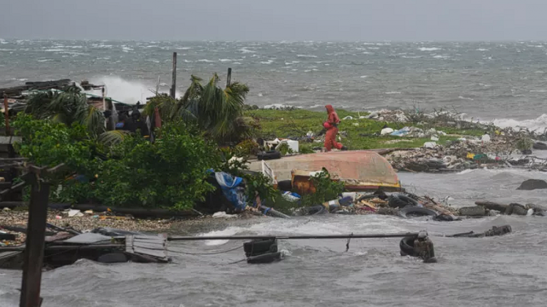 τυφωνας μελισσα