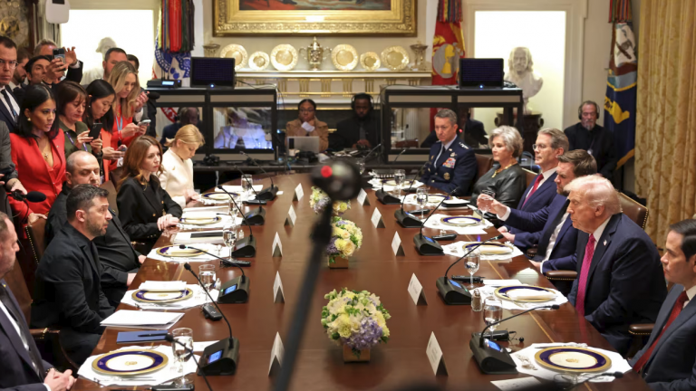 Σε εξέλιξη η συνάντηση Τραμπ-Ζελένσκι στο Λευκό Οίκο: «Θέλουμε να τελειώσει ο πόλεμος στην Ουκρανία»