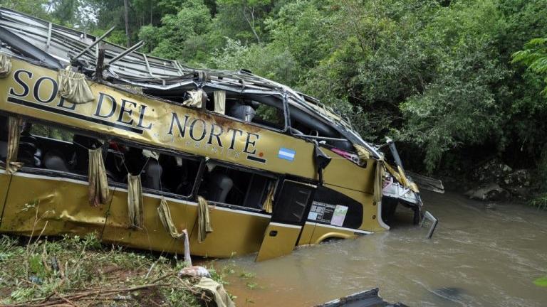 Αργεντινή: Λεωφορείο έπεσε από γέφυρα σε ποταμό – Τουλάχιστον 9 νεκροί και δεκάδες τραυματίες