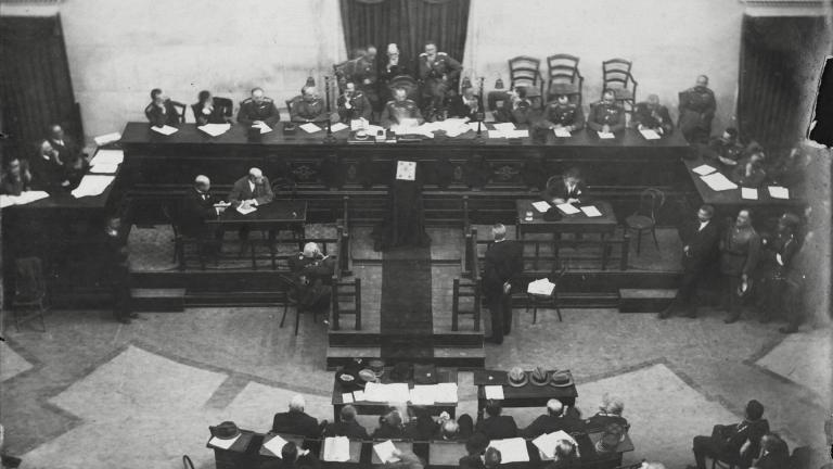 δικη των εξ