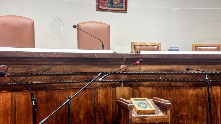 αιθουσα δικαστηριου 