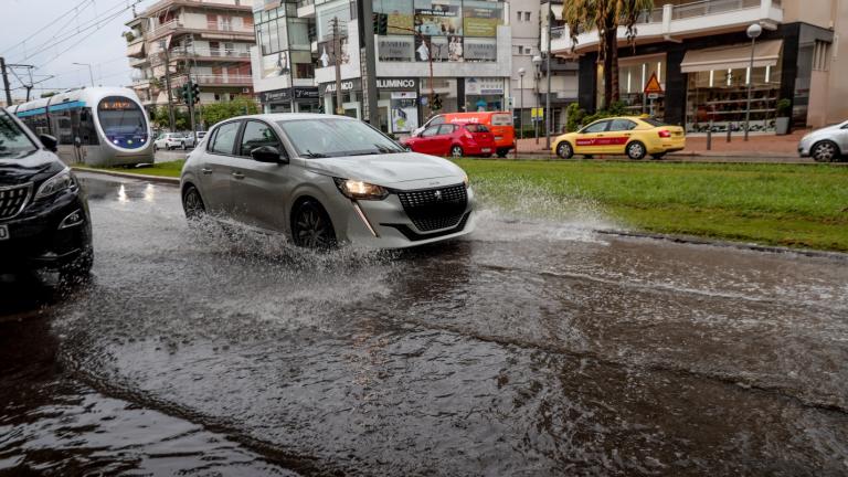 Έντονη βροχόπτωση στην Αθήνα – Η εξέλιξη της κακοκαιρίας τις επόμενες ώρες