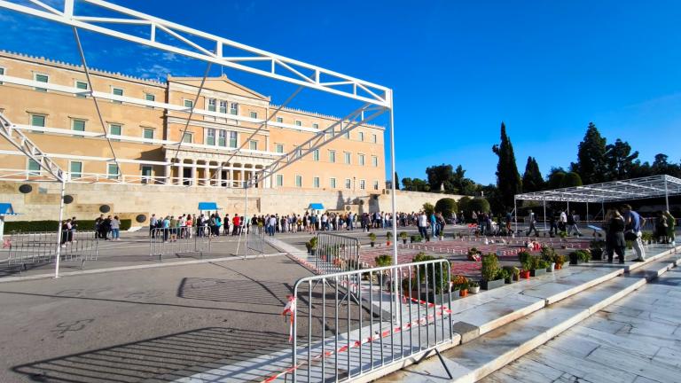 Εντείνεται η αντιπαράθεση για το Μνημείο του Άγνωστου Στρατιώτη ενόψει της παρέλασης