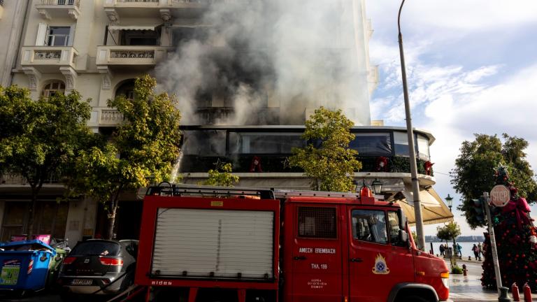 Θεσσαλονίκη: Υπό έλεγχο φωτιά σε κατάστημα εστίασης στη Λεωφόρο Νίκης 
