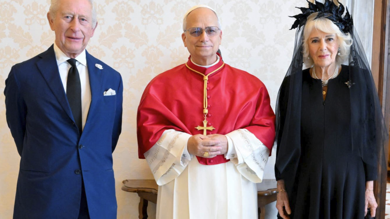 Στο Βατικανό ο βασιλιάς Κάρολος - Ιστορική κοινή προσευχή με τον Πάπα Λεόντα