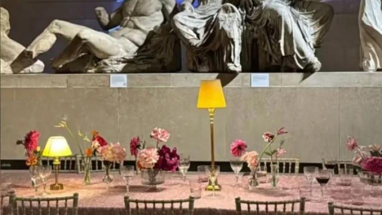 «Προσβλητική ενέργεια που θέτει σε κίνδυνο τα εκθέματα»: Το Υπουργείο Πολιτισμού για το δείπνο του Βρετανικού Μουσείου στην αίθουσα με τα Γλυπτά του Παρθενώνα