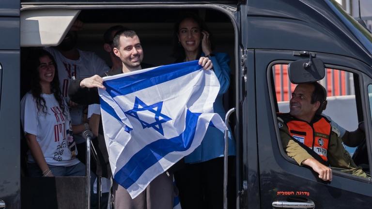 Επέστρεψαν και οι 20 όμηροι – Το απόγευμα η παράδοση των λειψάνων 4 ομήρων – LIVE