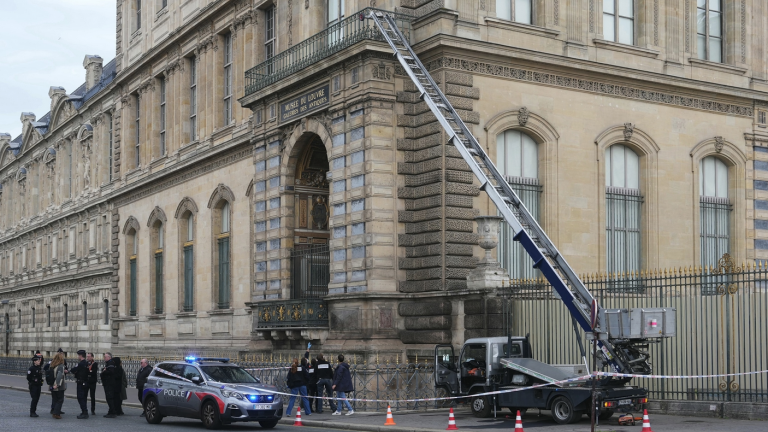 Λούβρο: Στην Αλγερία ετοιμάζονταν να ταξιδέψει ένας εκ των δύο συλληφθέντων – Πώς έφτασαν στα ίχνη τους οι Αρχές