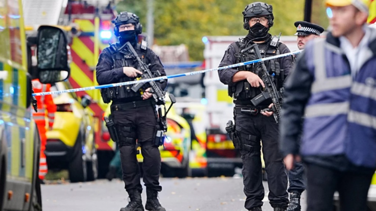 Μάντσεστερ: «Τρομοκρατικό χτύπημα» η φονική επίθεση στην συναγωγή, λέει η αστυνομία