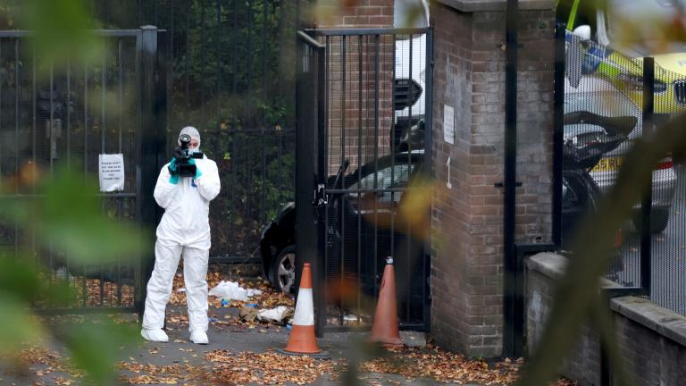 Εγκληματολόγος στο σημείο της επίθεσης έξω από τη συναγωγή, στο Μάντσεστερ