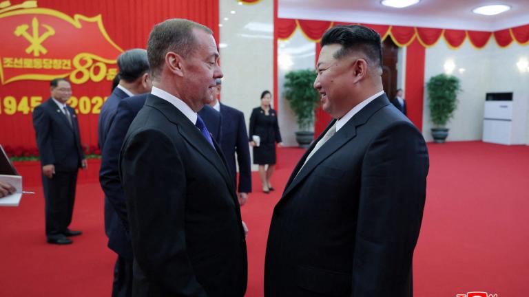 Μεντβέντεφ με τον Κιμ