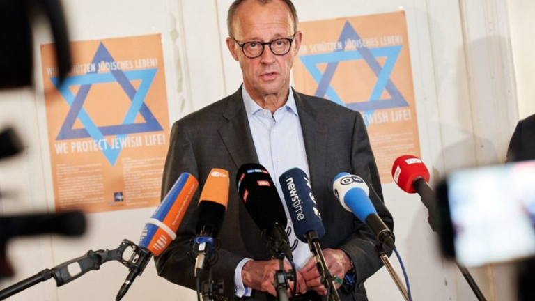 Γερμανία: Ο Μερτς προειδοποιεί για «νέο κύμα αντισημιτισμού» και καλεί σε αλληλεγγύη προς τους Εβραίους